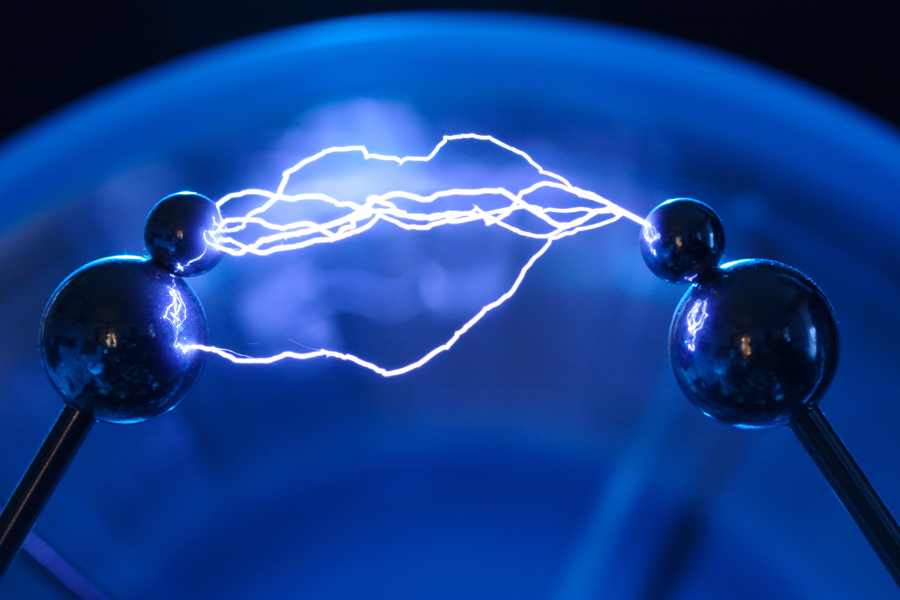 La chispa del genio: ¡la increíble historia de la invención de la electricidad!-⭐Cenicientas.es