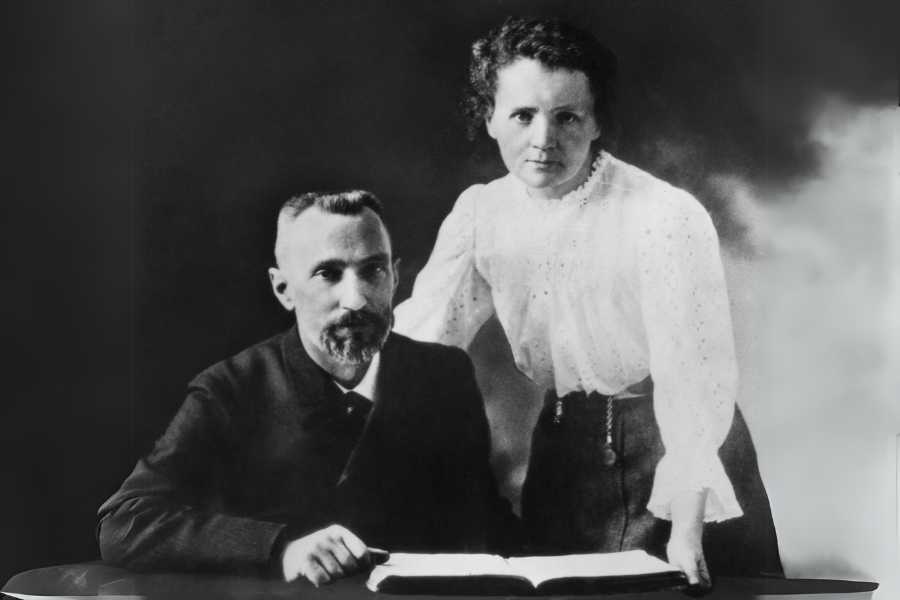 Marie Curie: una aventura científica que brilla en la oscuridad