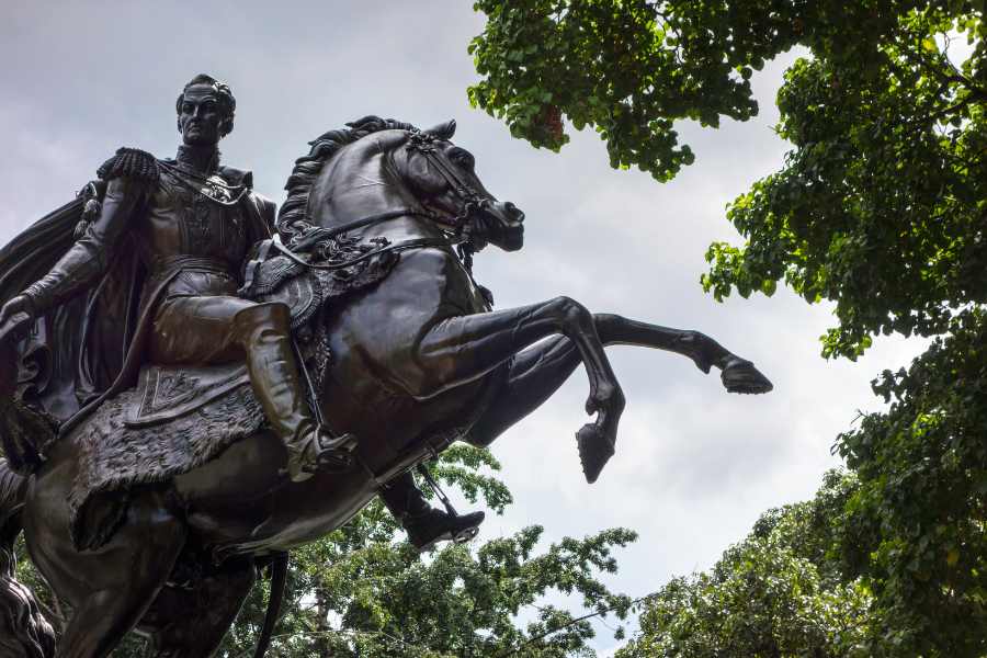 Simón Bolívar: El Libertador de América - Una Biografía Extensa– ⭐Cenicientas.es
